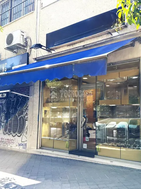 Local comercial en venta en Fuencarral en Peñagrande en Madrid