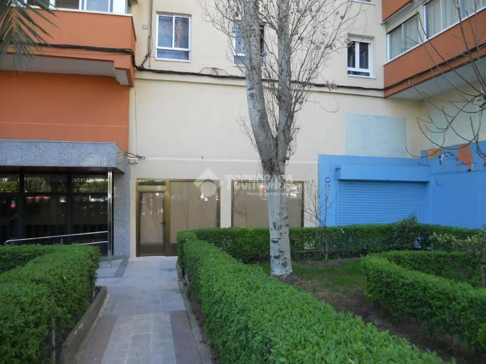 Local comercial en alquiler en Villafontana I - Pau en Móstoles